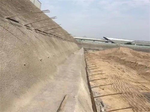 城西河道边坡加固